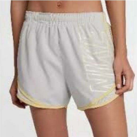 Nike Tempo Running Shorts Lavender Purple Small - Picture 2 of 5